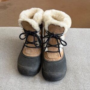 Sorel Black and Tan Fur-Lined Boots